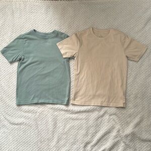 Lot of 2 Boys T-shirts S(6-7)